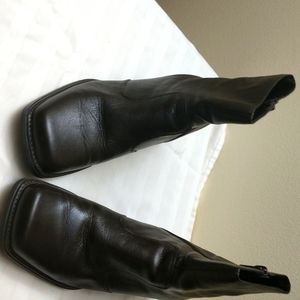 Brown size 8 Bare Traps with original box